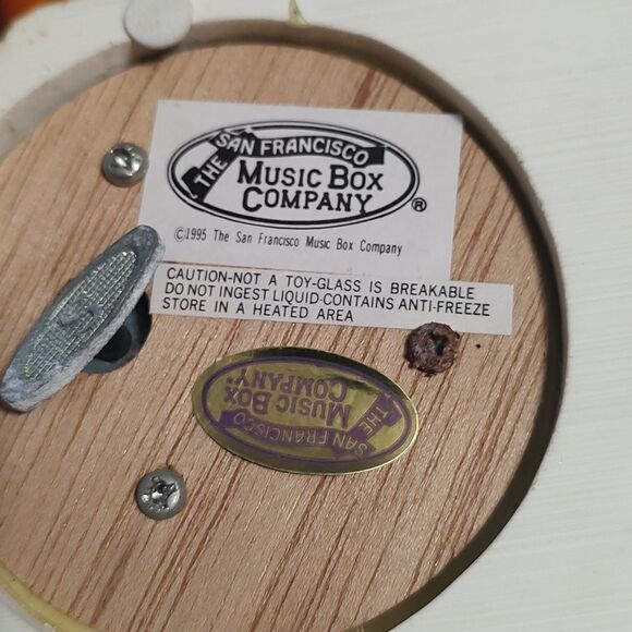 The San Francisco Music Box Company Golden Gate Bridge and Trolley Car Snowglobe - Picture 5 of 6